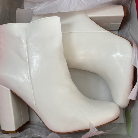 shoedazzle white booties